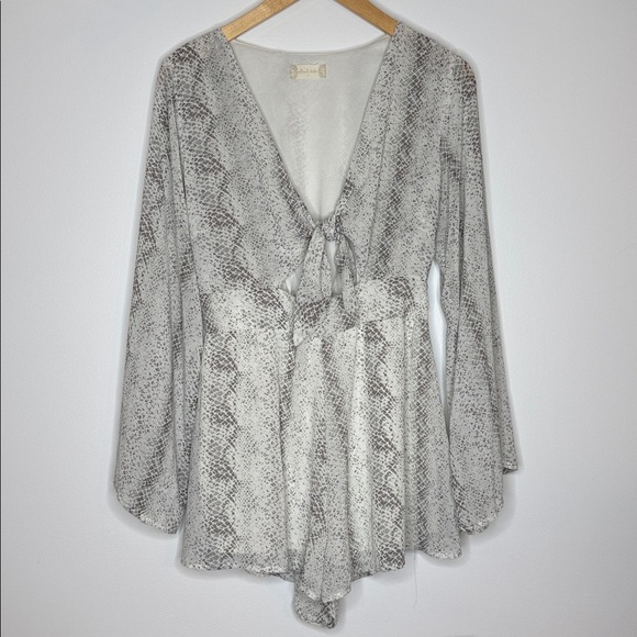 Altar’d State snakeskin long sleeve romper size small - Picture 2 of 11